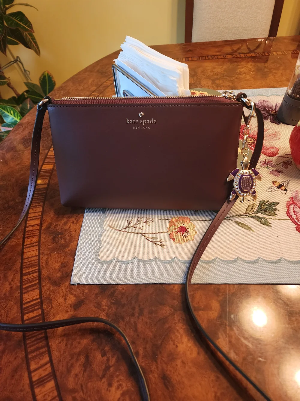👛Kate Spade New York Crossbody Bag with Turtle Purse Charm | NWOT🐢